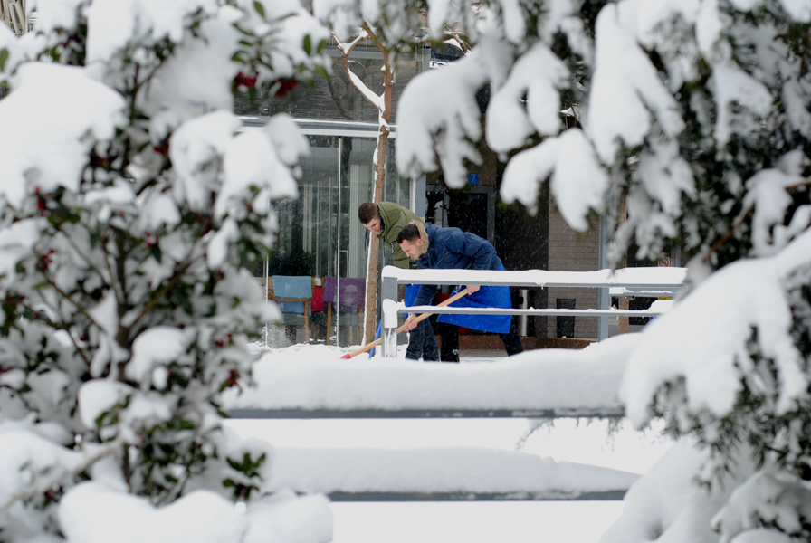 The snow covers the whole Kosovo, the snowfall continues