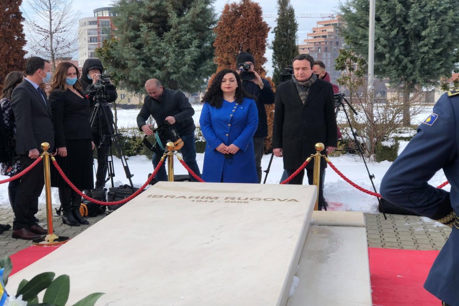 ​Osmani and Kurti pay homage to the grave of Ibrahim Rugova on the 13th anniversary of Kosovo’s Independence