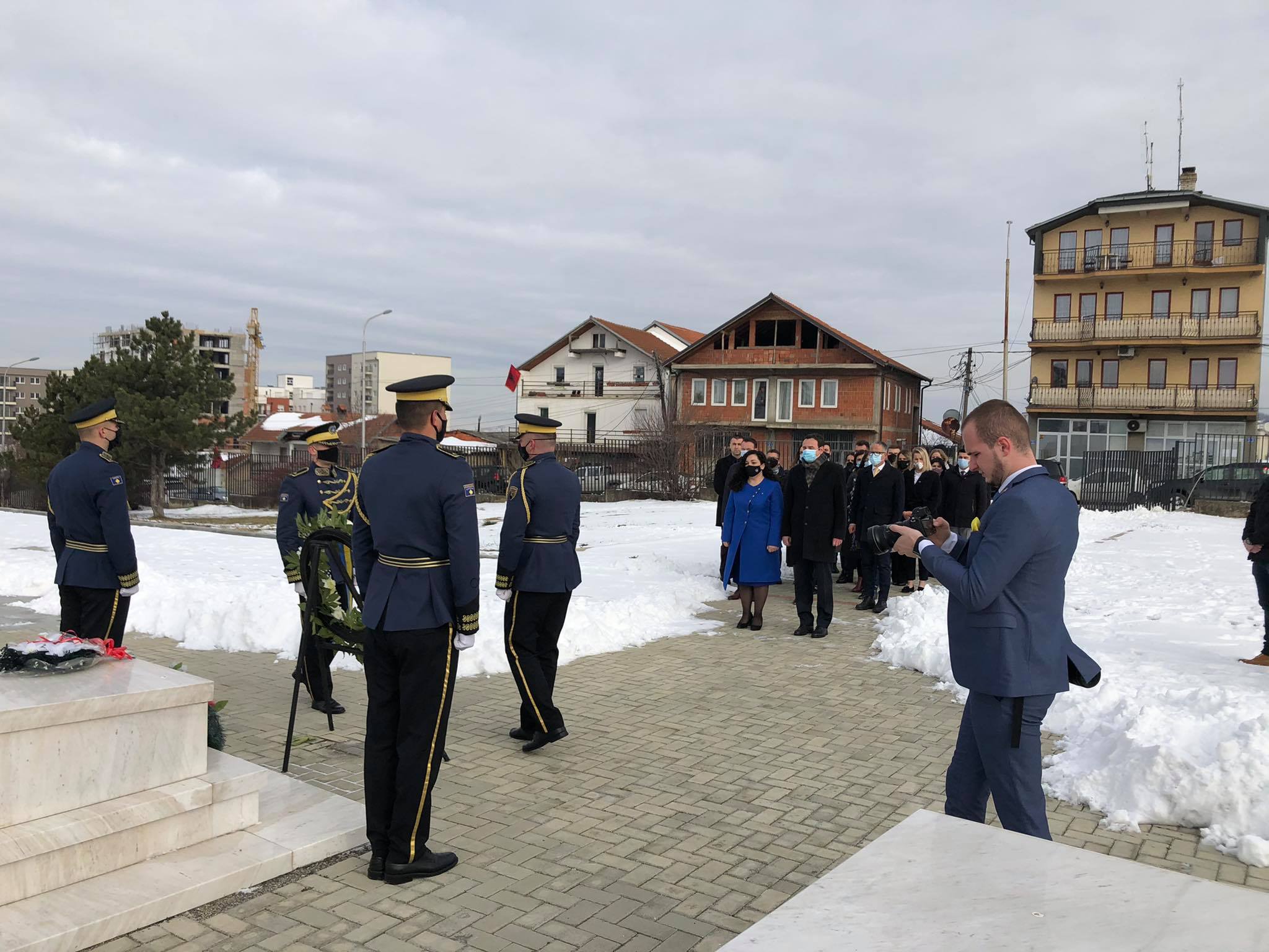 ​Osmani and Kurti at Demaçi’s grave: The symbol of the Albanian resistance, he has never been broken