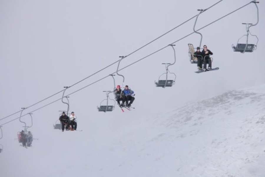 ​A woman falls from the chairlift in Brezovica