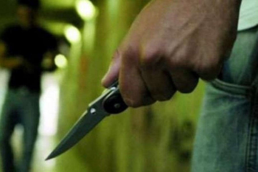 A person tries to stab his family in Podujeva