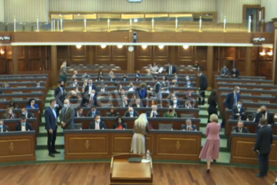 The new MPs of the Assembly of Kosovo are sworn in