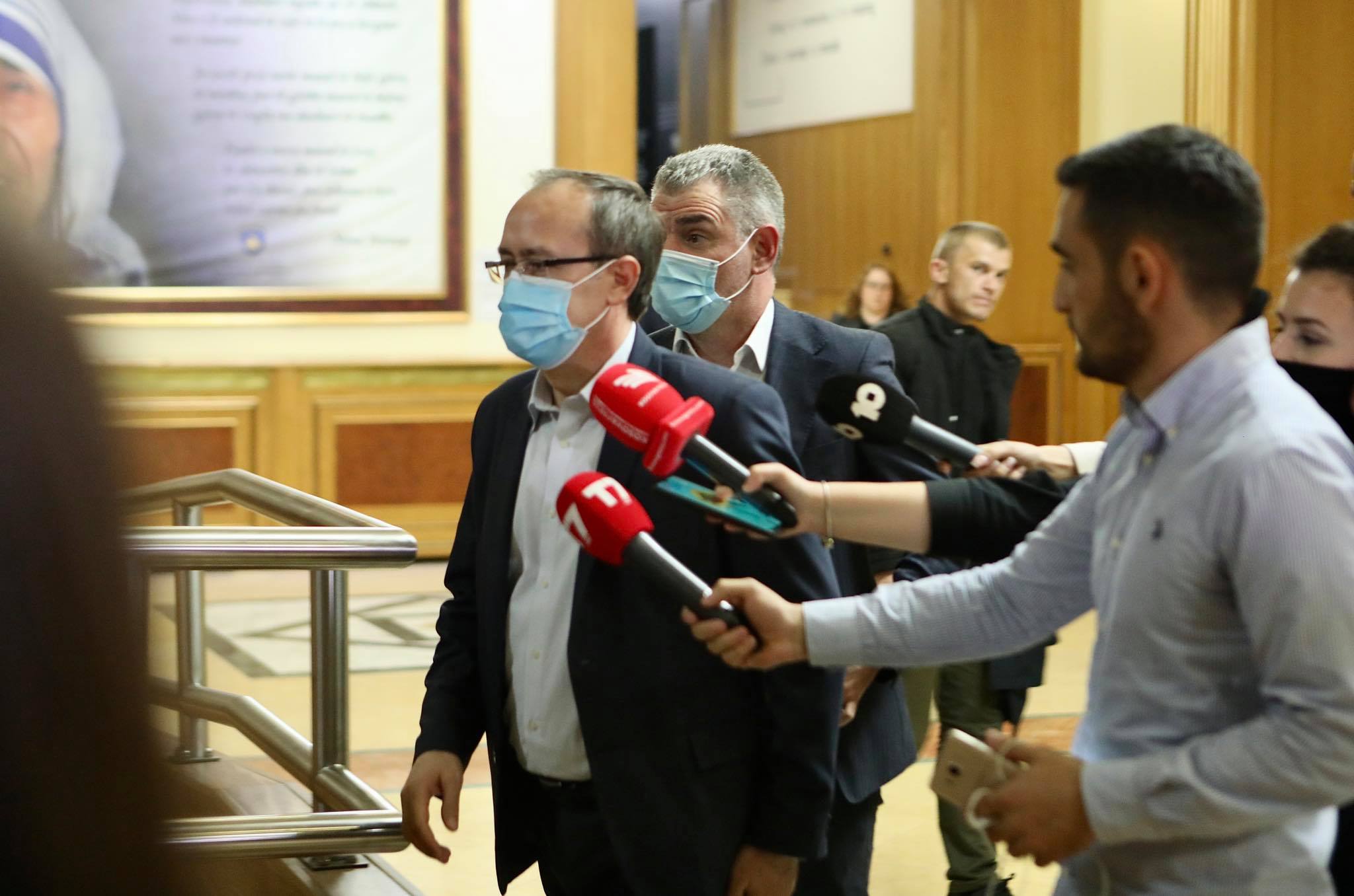 LDK MPs enter the hall, they do not say whether they will make the quorum for Osmani