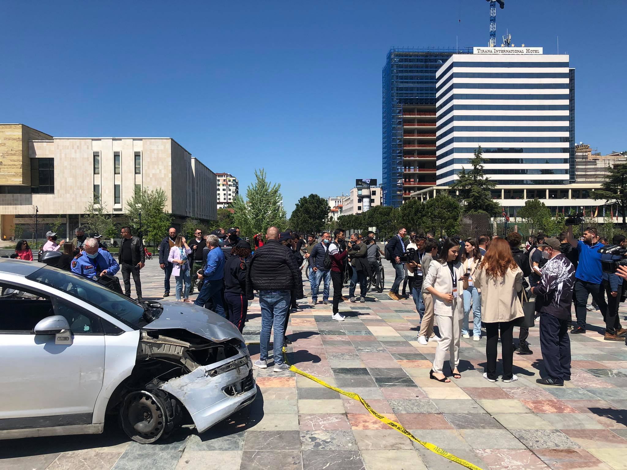 A car breaks down the barriers and enters the “Skenderbej” square