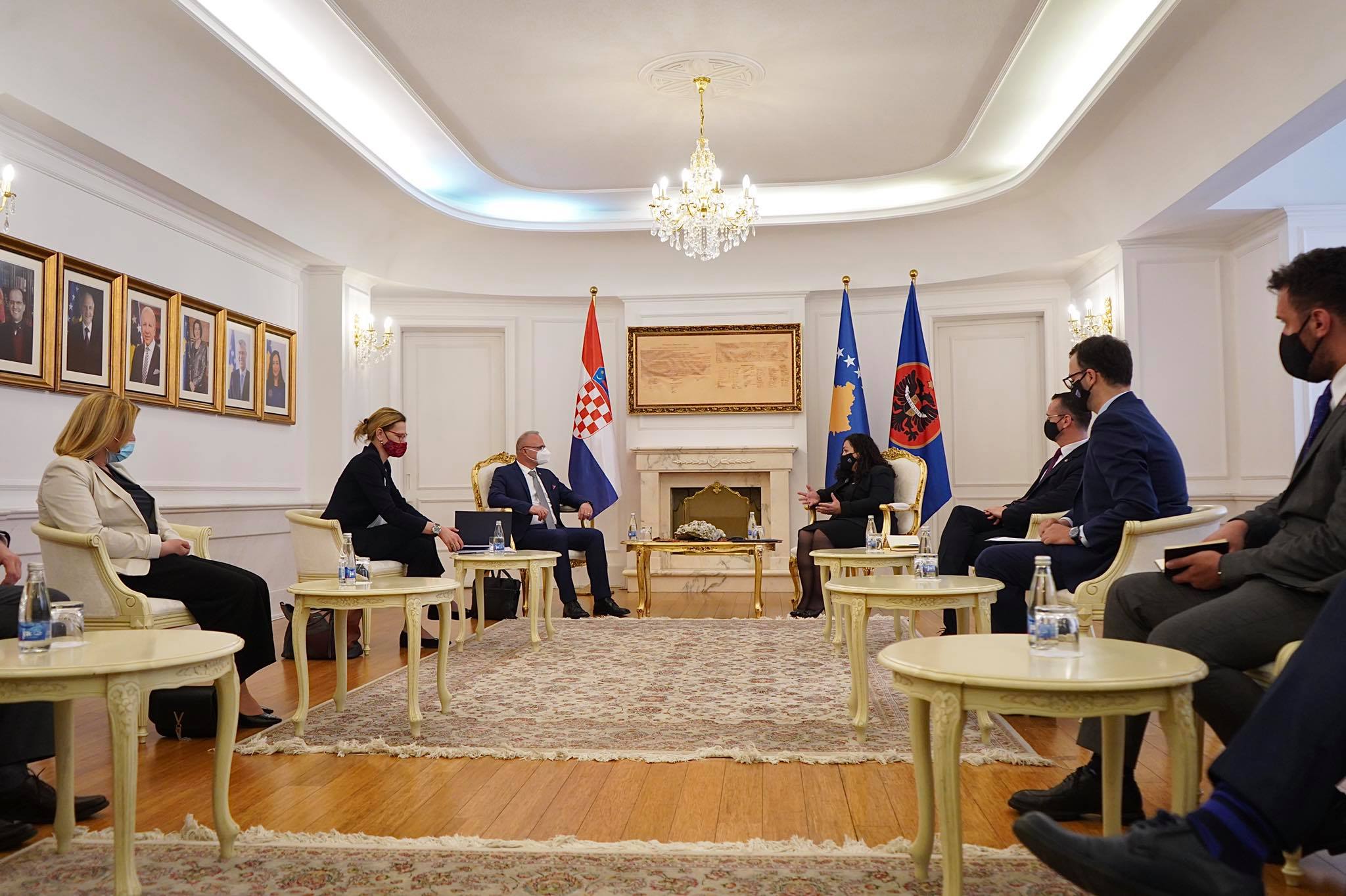 Vjosa Osmani meets with the Croatian Foreign Minister