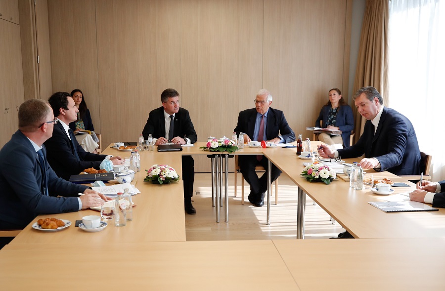 Borrell meets with Kurti and Vucic: The dialogue is important for your citizens