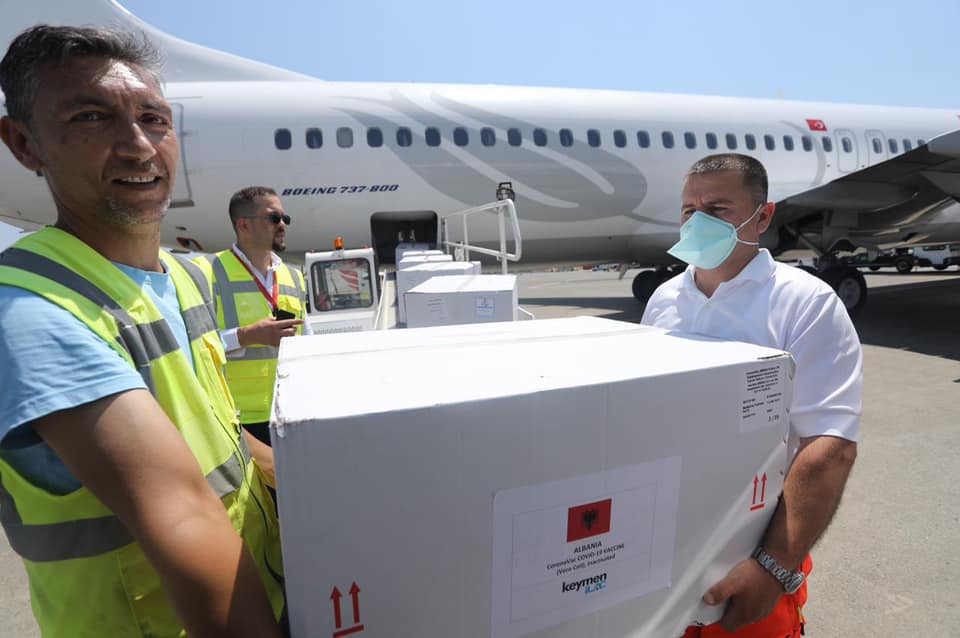 Another 50,000 doses of the Coronavac vaccine arrive in Albania