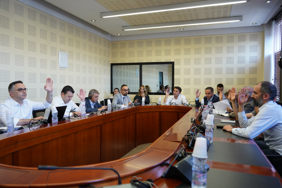 The Committee on Legislation approves in principle the Draft Law on Commercial Court