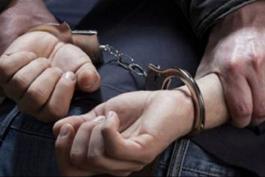 A customs official is arrested in Vermica