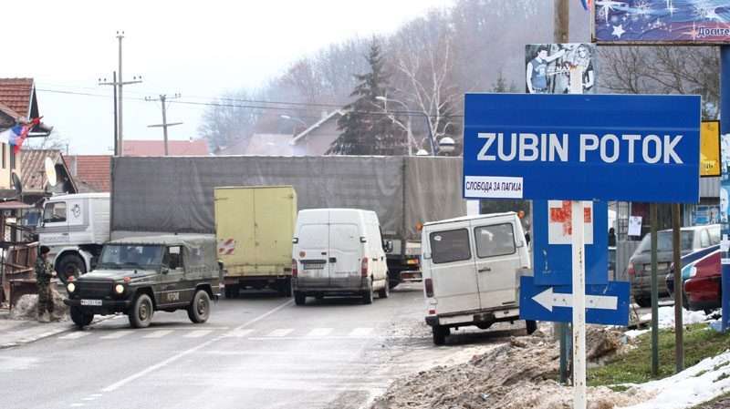 Serbs burn down the Registration Center in Zubin Potok, they also threw hand grenades in Zvecan