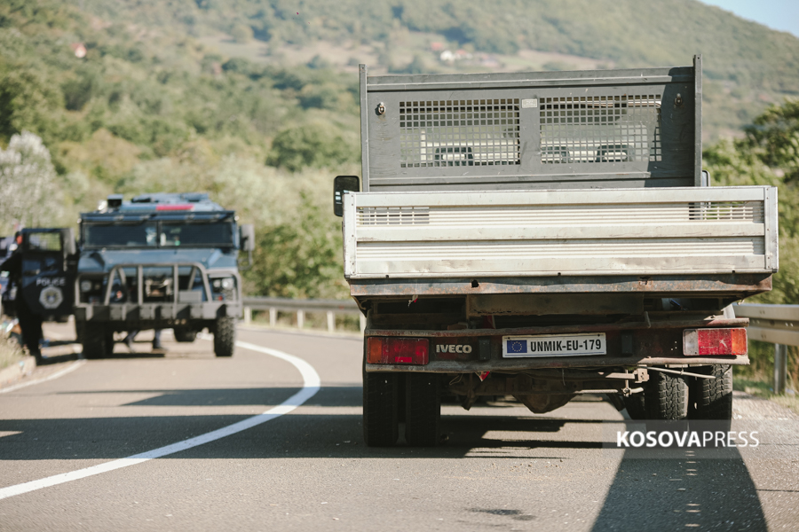 Two vehicles with RKS license plates have been vandalized in the north