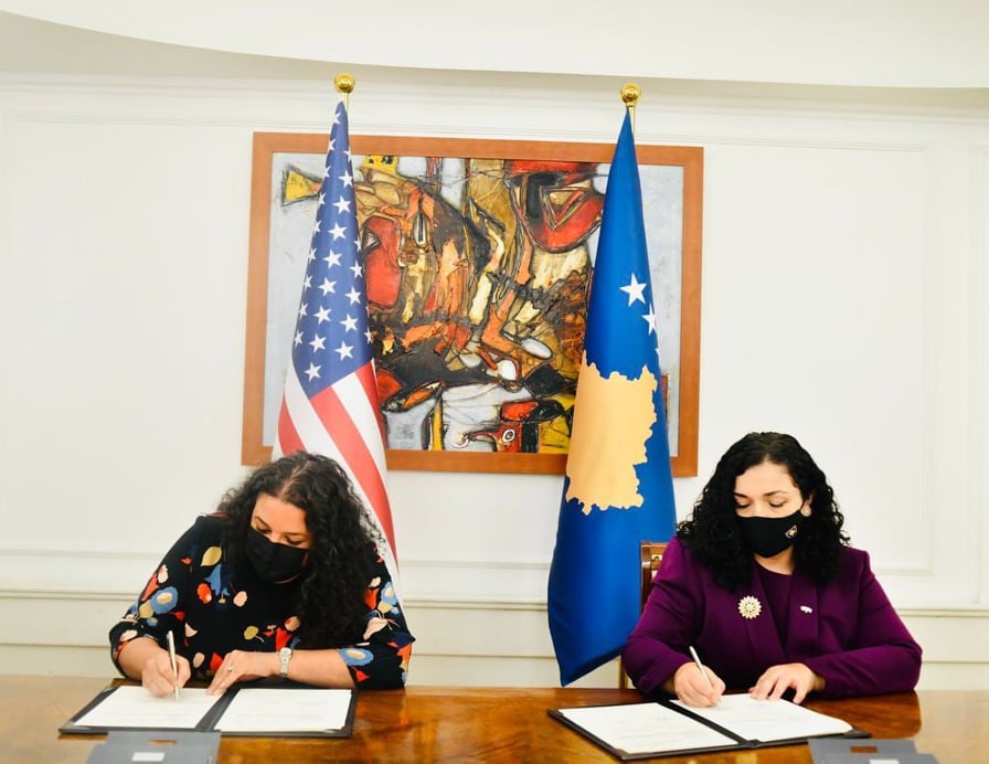 ​Osmani signs amendment to the agreement with the US, Kosovo benefits additional 3 million dollars