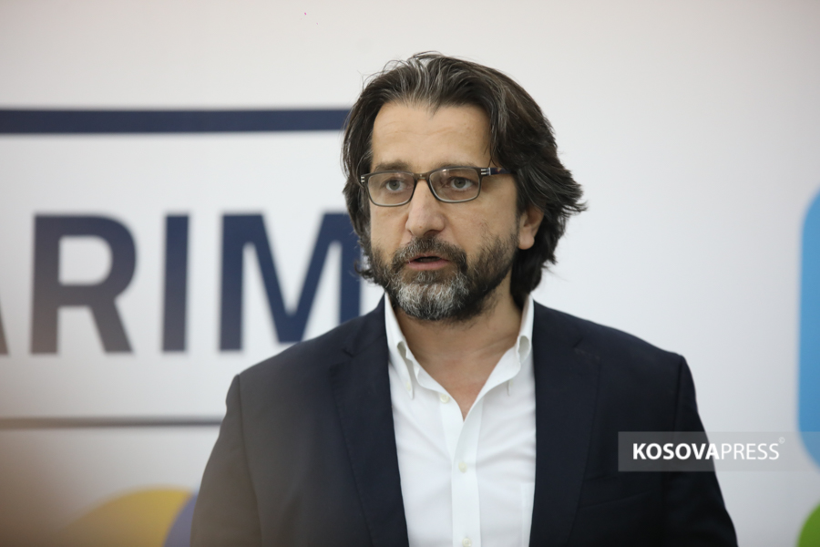 Përparim Rama presents the project for connecting the neighborhoods with the city center