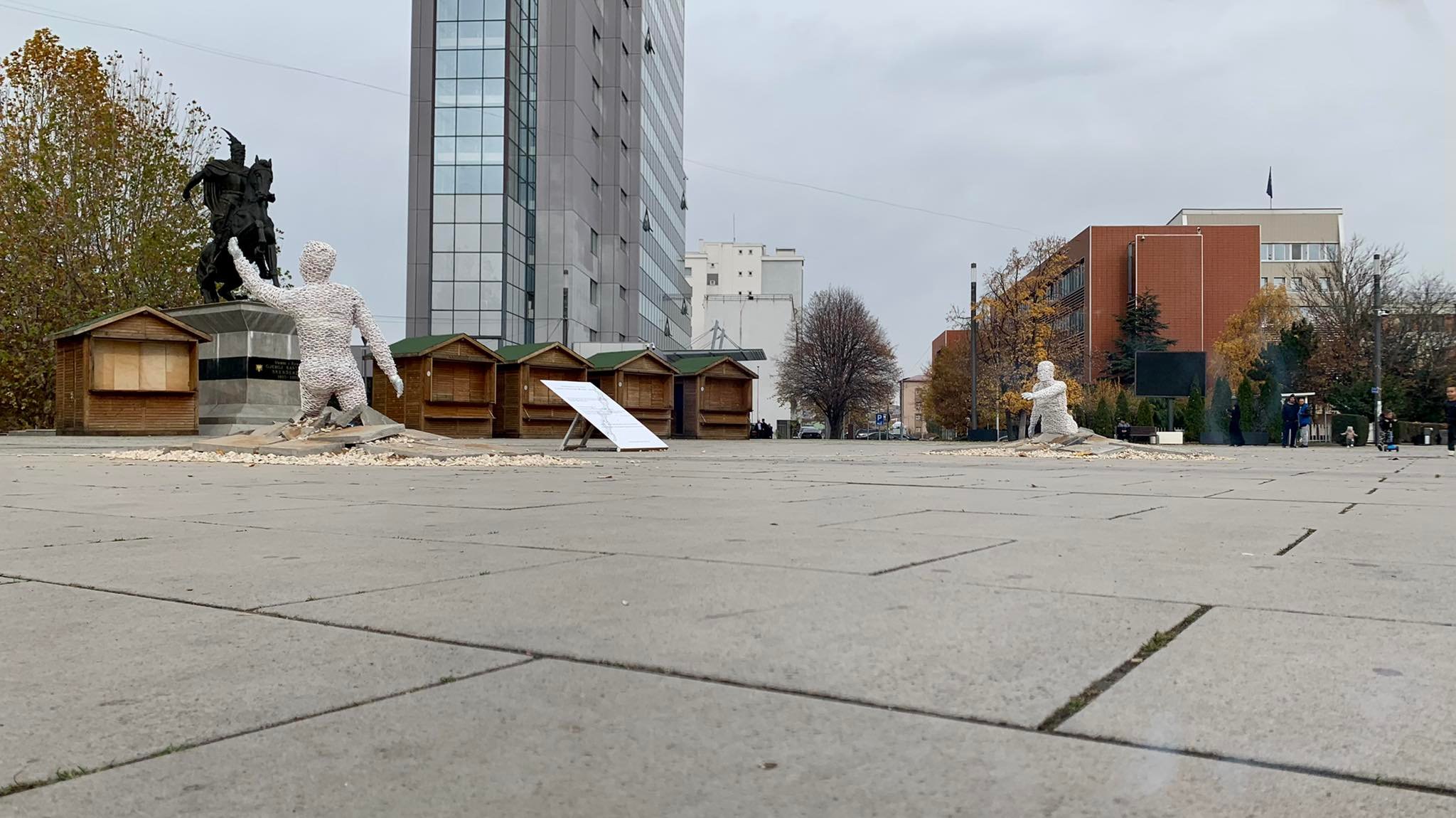 ​‘Find me’, the exhibition dedicated to the missing persons is placed in the square of Prishtina