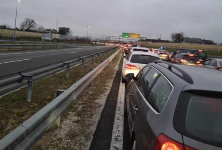 Long queue of vehicles, over 4 hours wait in Merdare