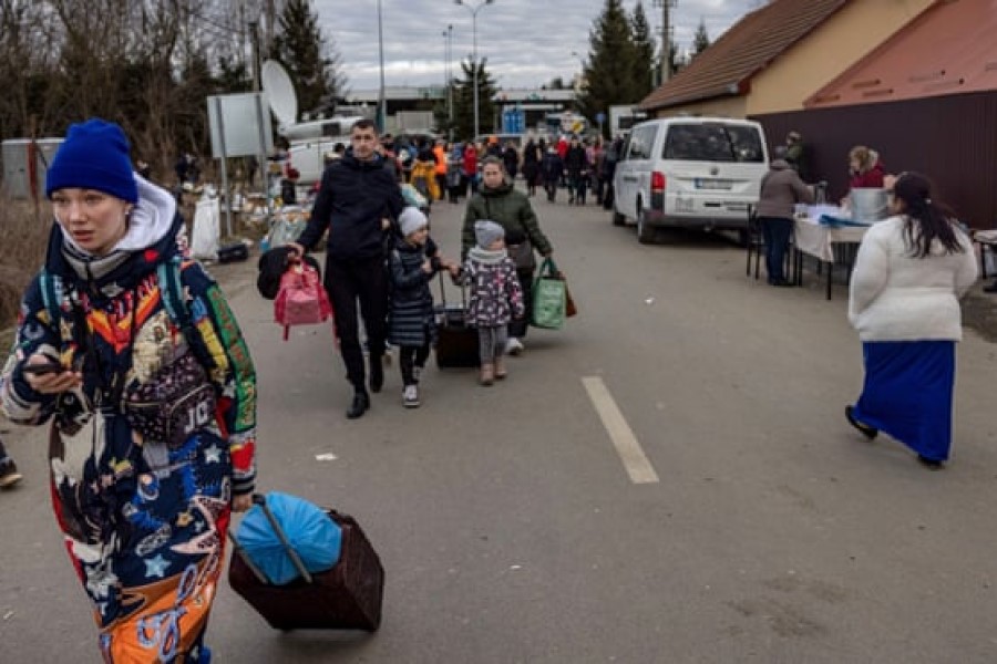 422 thousand people have fled Ukraine