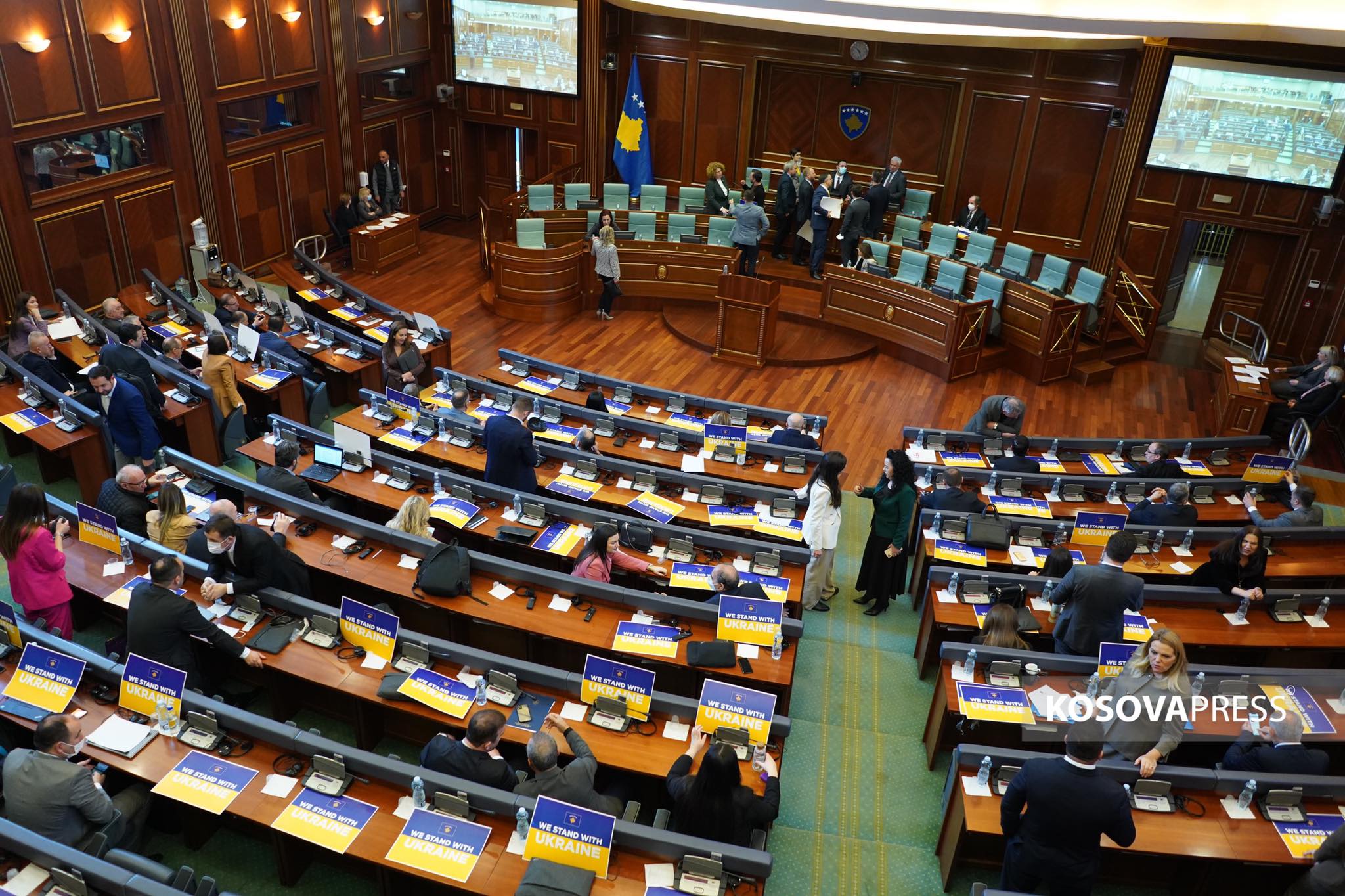 Kosovo MPs show solidarity with Ukraine