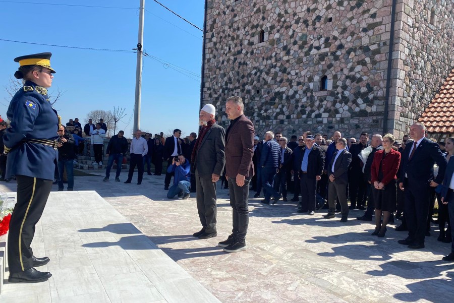 Rifat Jashari pays homage in Gllogjan