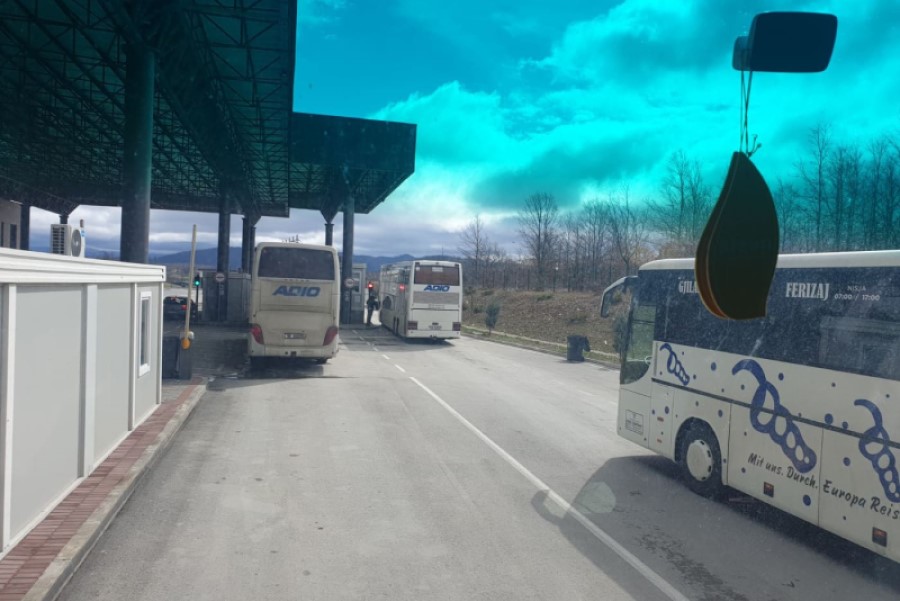 ​Buses with Serbian citizens arrive in Merdare