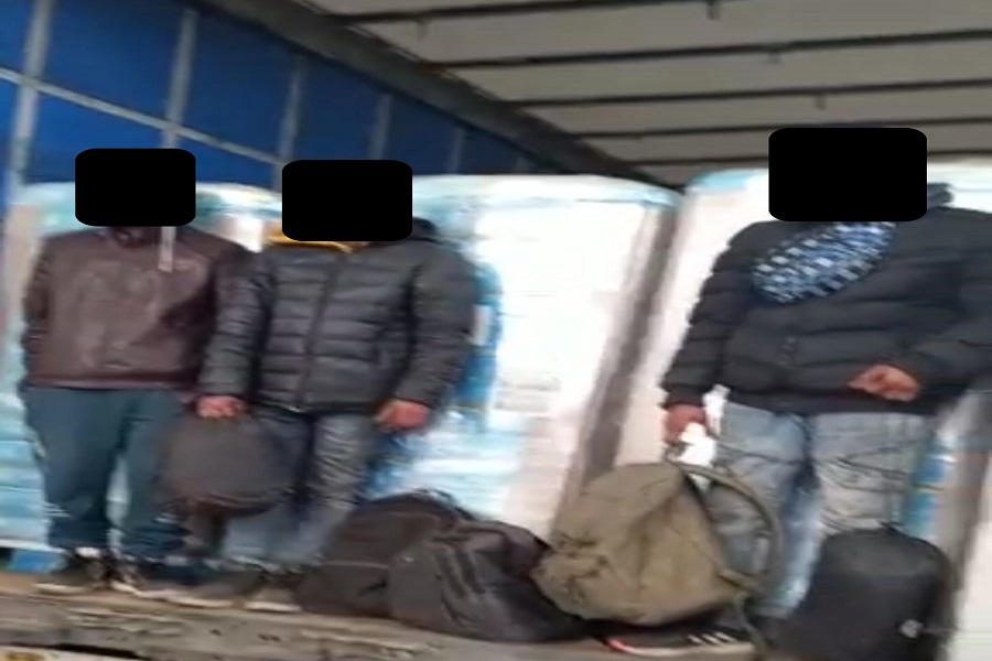 Kosovo Customs catches three Pakistani migrants in a lorry