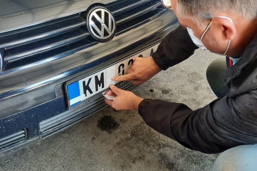 The license plate agreement with Serbia, the placement of adhesive stickers is again considered an option