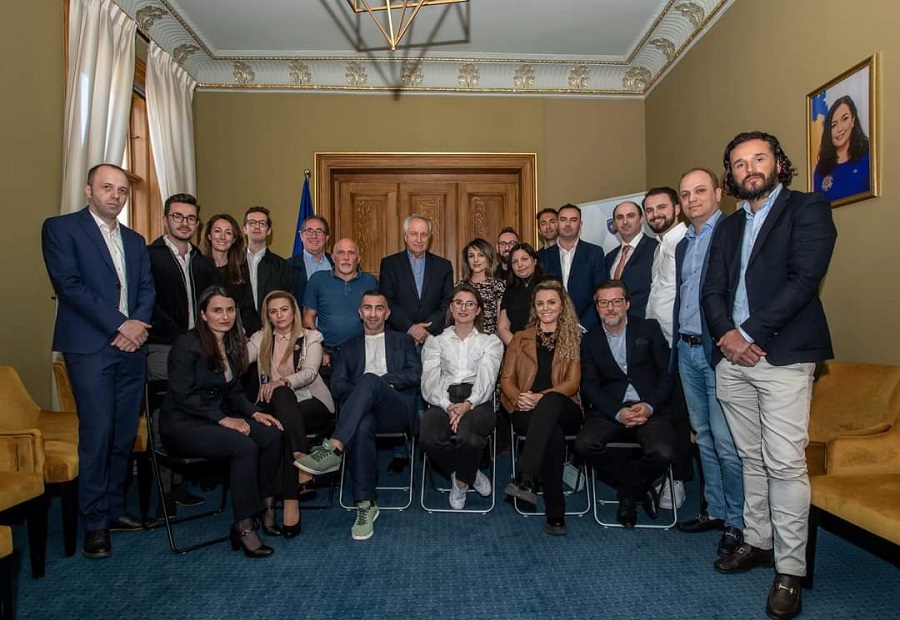 Minister Latifi meets with Albanian health professionals in Norway