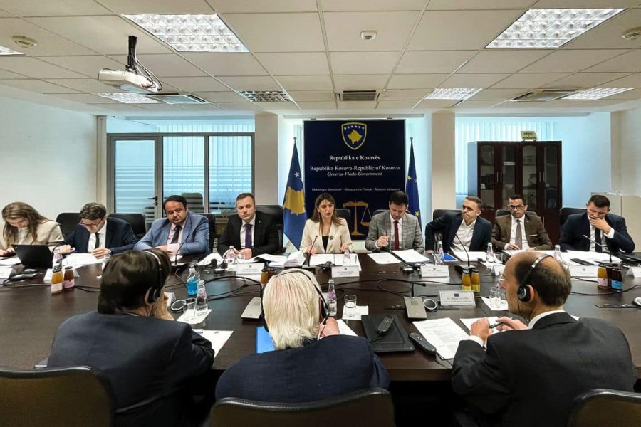 Minister Haxhiu meets with the members of the Venice Commission, discusses the Draft Law on State Bureau