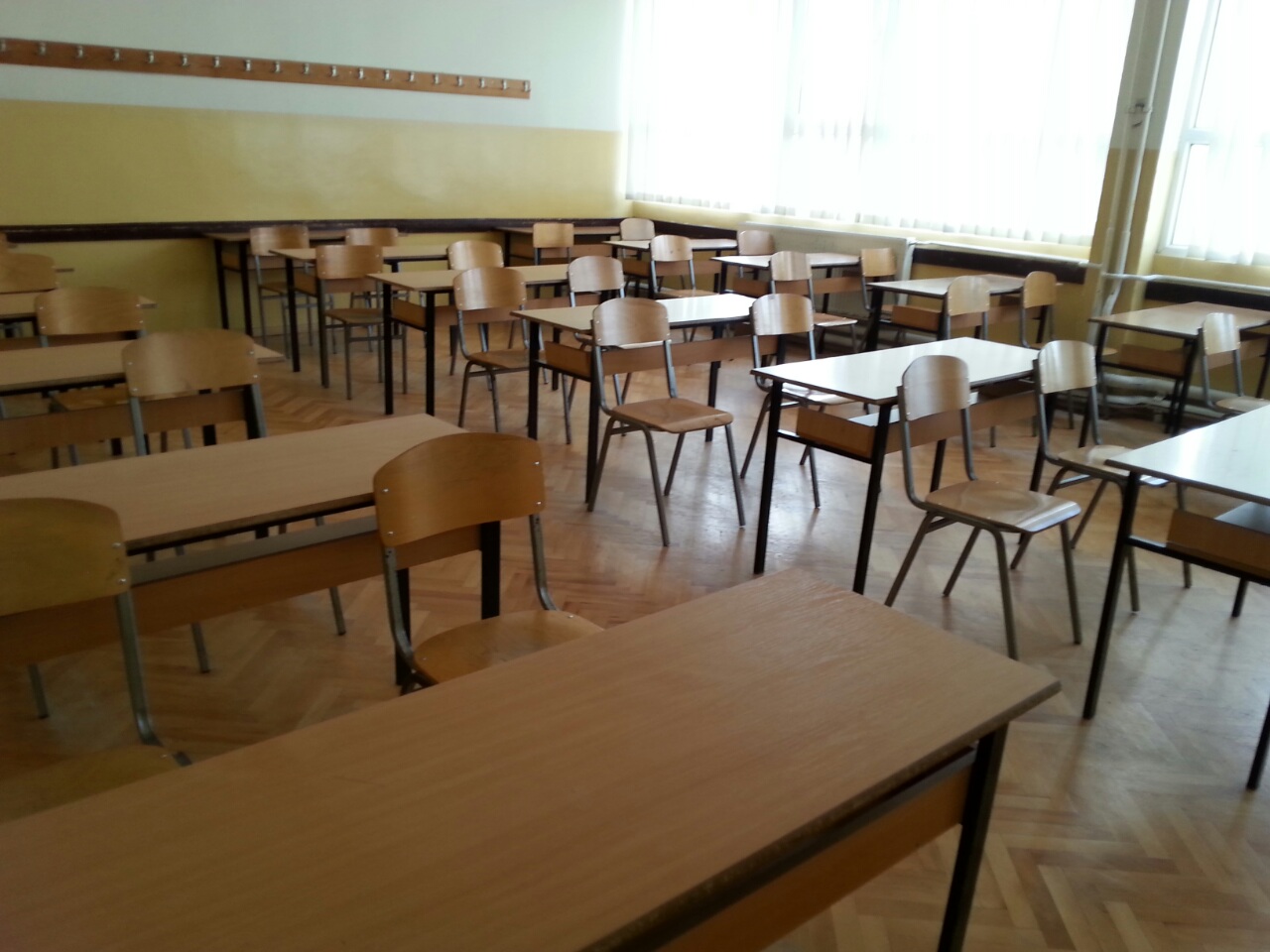 The one-hour teachers’ strike is also being held in Mitrovica