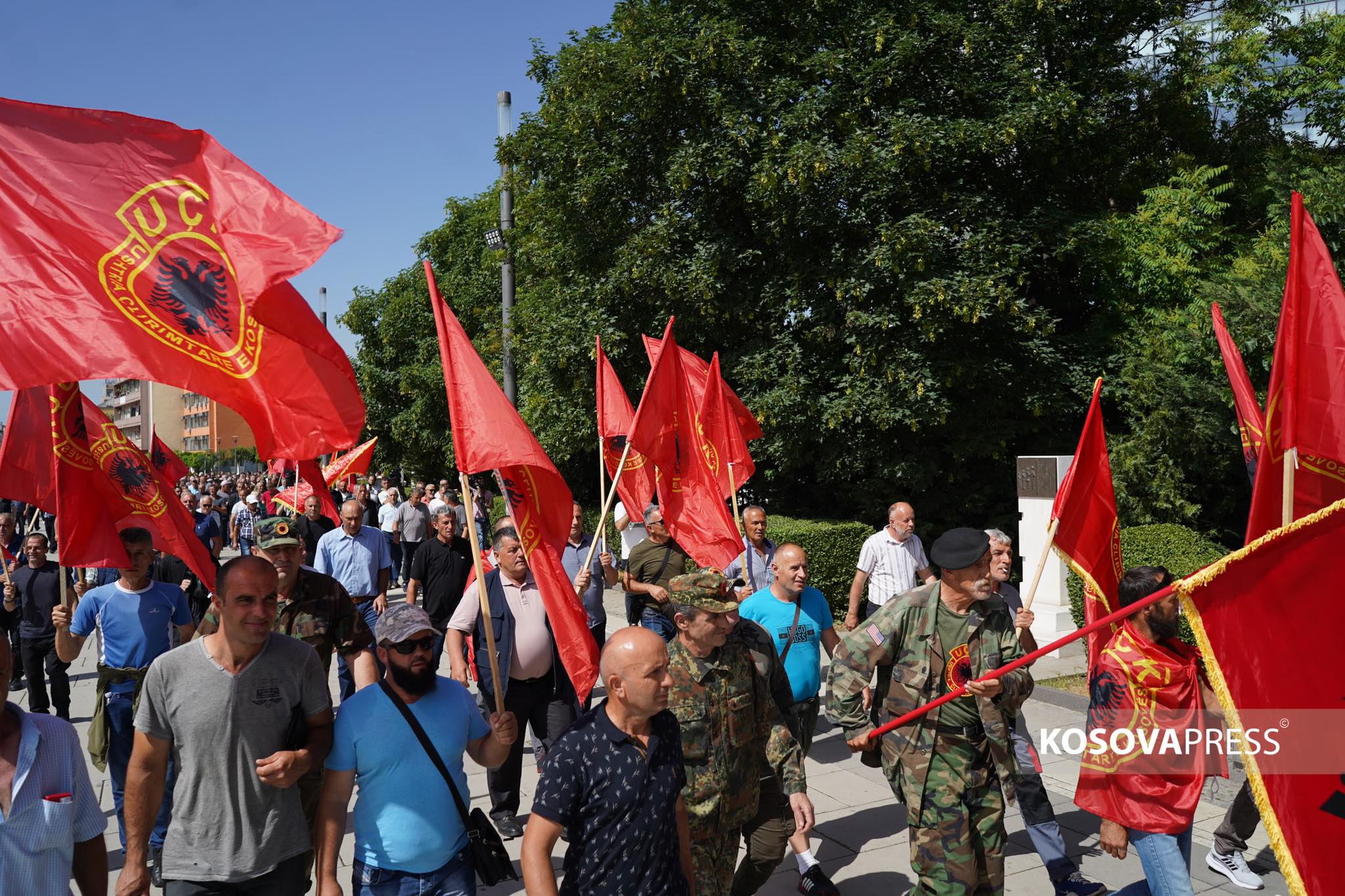 Veterans break the fences of the Assembly