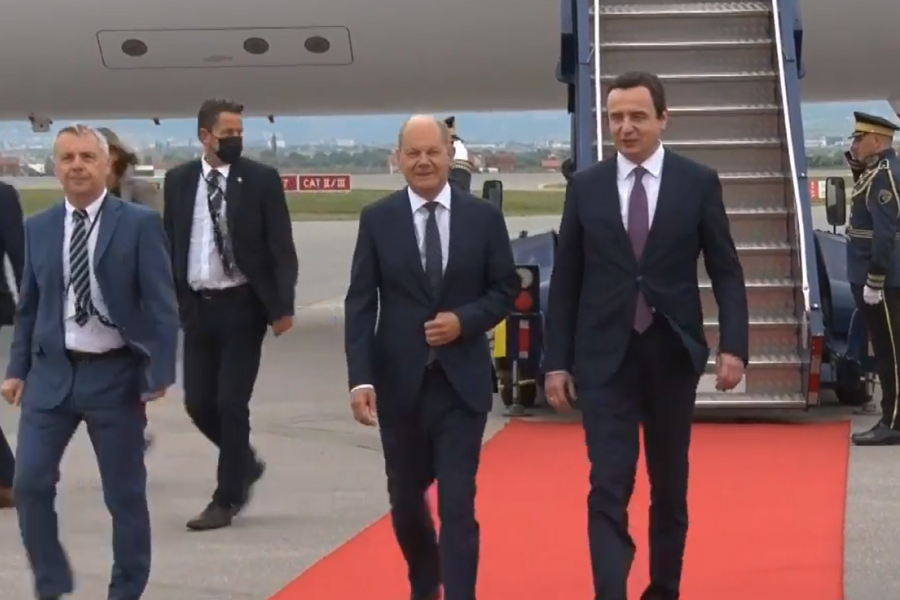 Scholz arrives in Prishtina