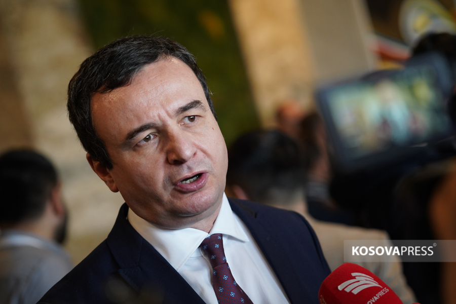 The prime minister has 400 euros in his bank account
