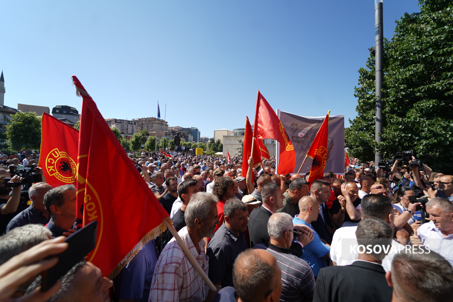 Klinaku starts his speech, he is interrupted by protesters heading to the Assembly building