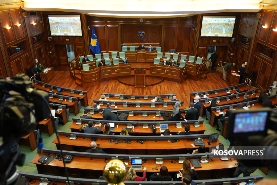 The Assembly is criticized for inefficiency, the majority promises new dynamics