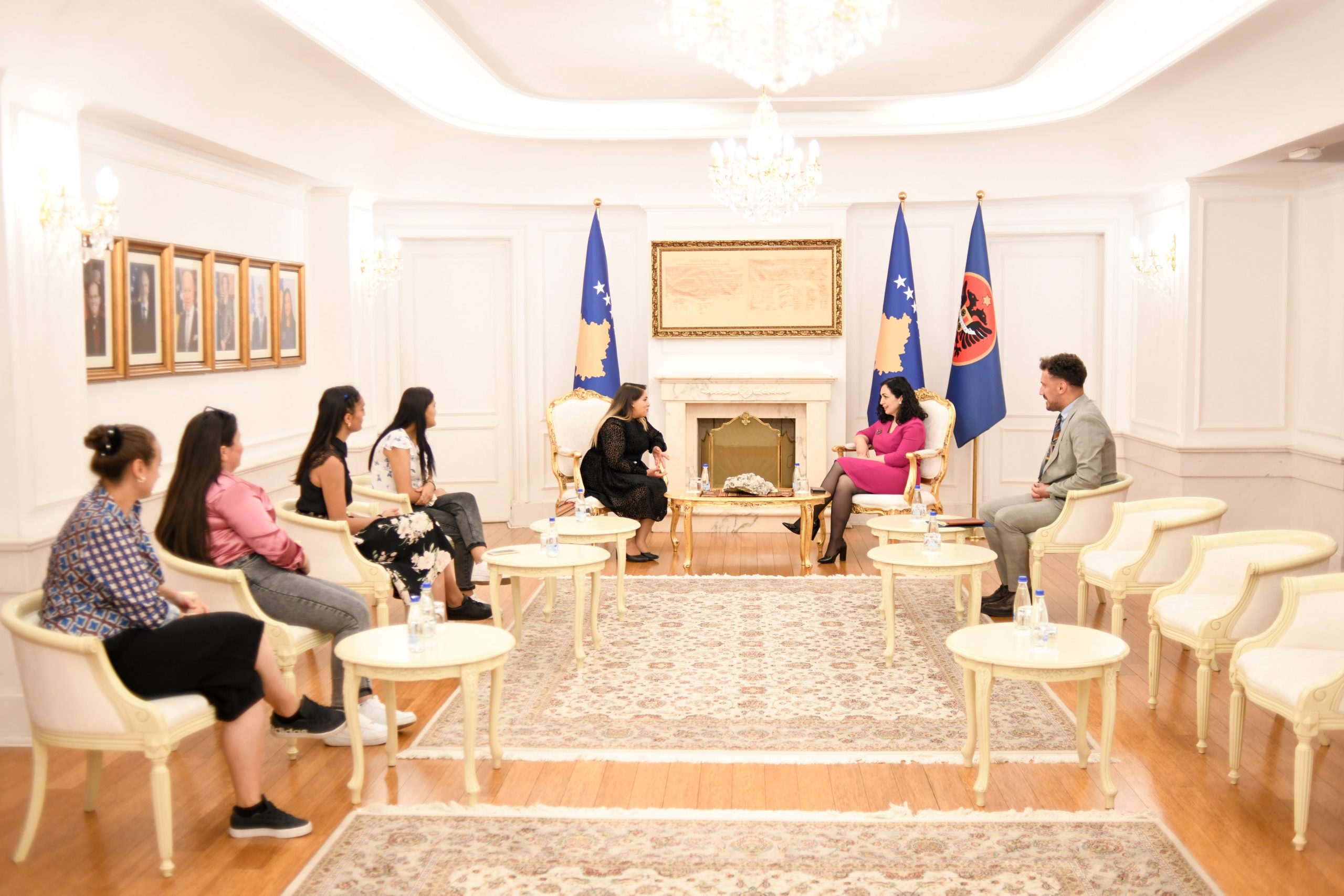 Osmani meets with a group of women from the Egyptian community