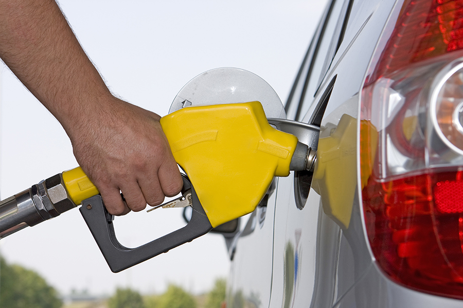 The price of gasoline drops by 2 cents