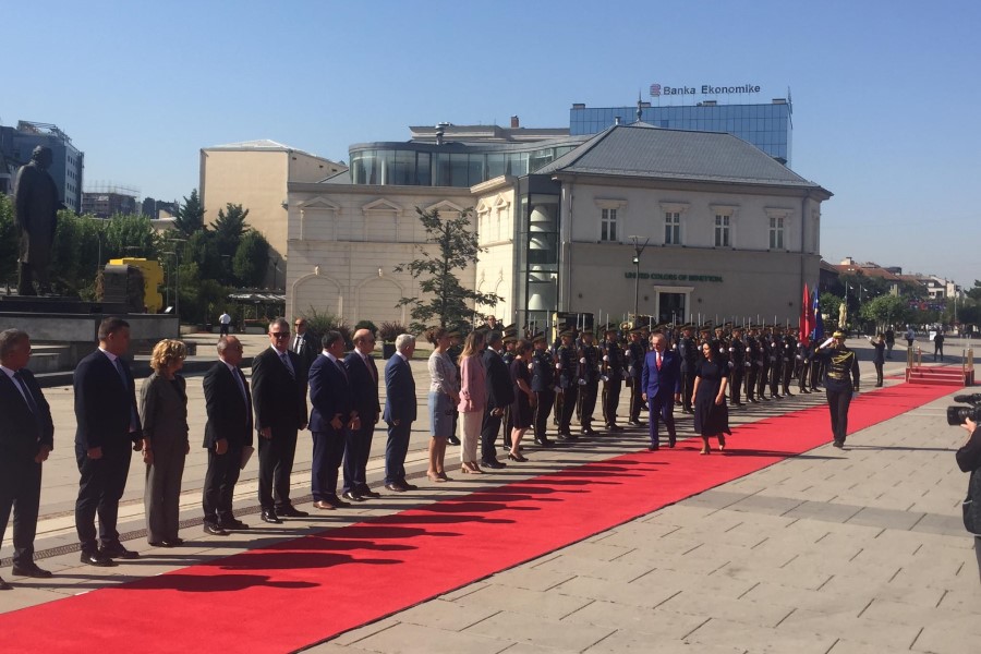 President Meta is received with high state honors