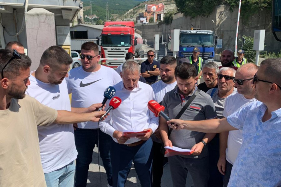 ​Protests with concrete mixer trucks against the increase in the price of cement