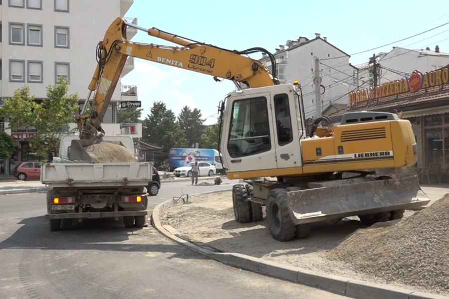 The municipality of Gjakova promises to complete the works on ‘Skënderbeu’ street within the month