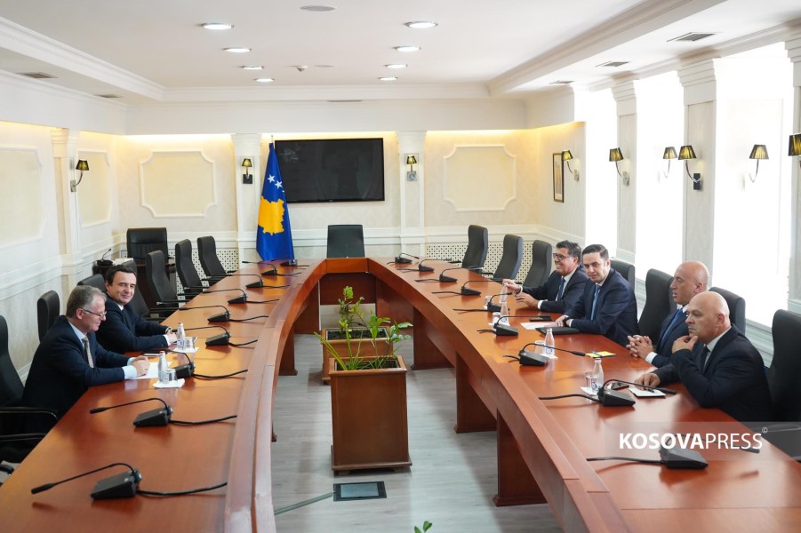 Kurti’s meeting with Abdixhiku and Haradinaj begins