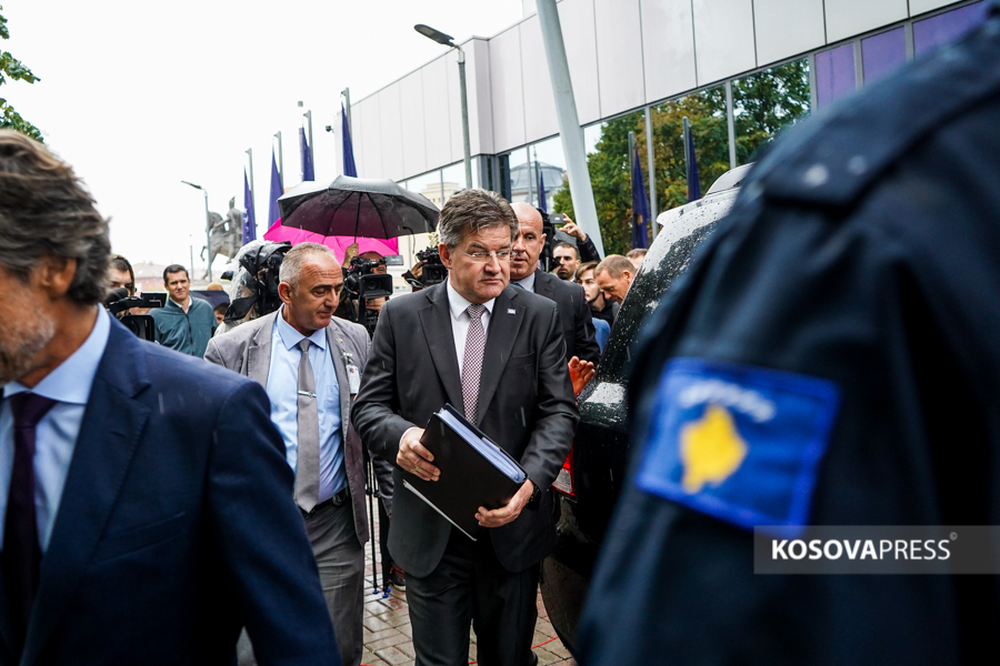 Lajcak on an unannounced visit to Prishtina, he is received by Kurti