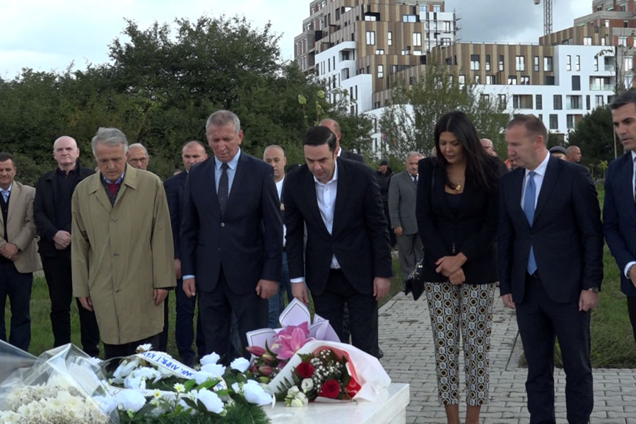 Abdixhiku paid homage to the grave of Ahmet Krasniqi, demanded justice for his murder