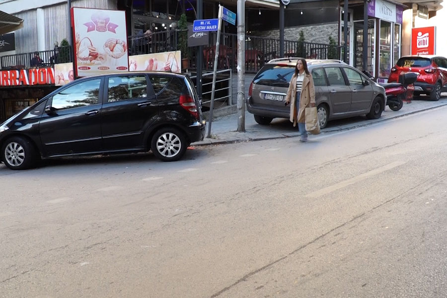 Sidewalks crowded with cars make it difficult for pedestrians to move