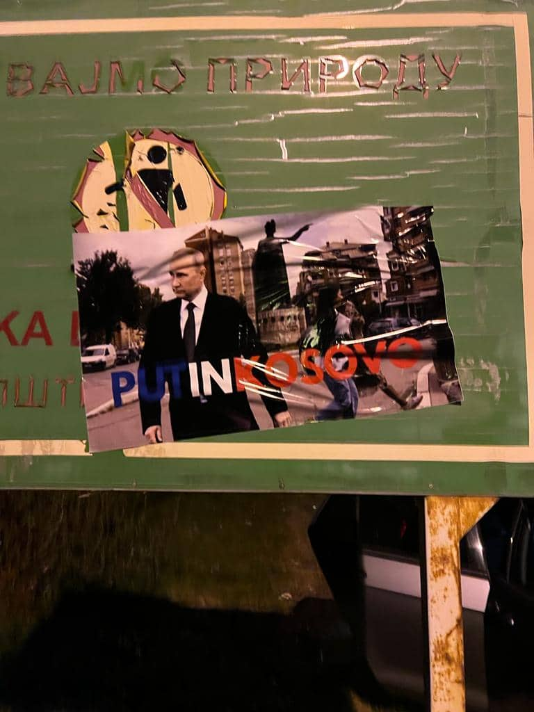 Tensions in the north, “Putin in Kosovo” posters appear in Mitrovica