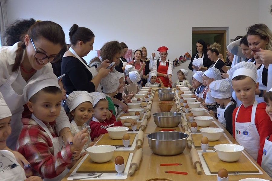 By cooking with the little ones, PedaKos concludes the “Week of Italian Cuisine”