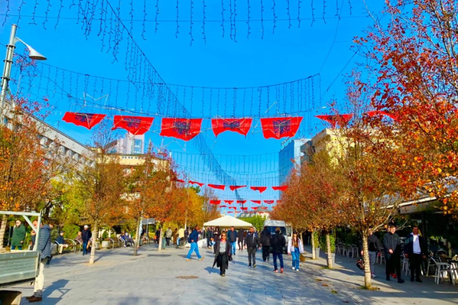 The squares of Prishtina “breathe” red and black