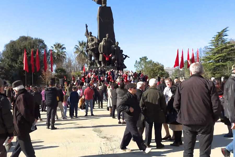 Citizens from Kosovo in Vlora for the November 28 celebration, they demand national unity