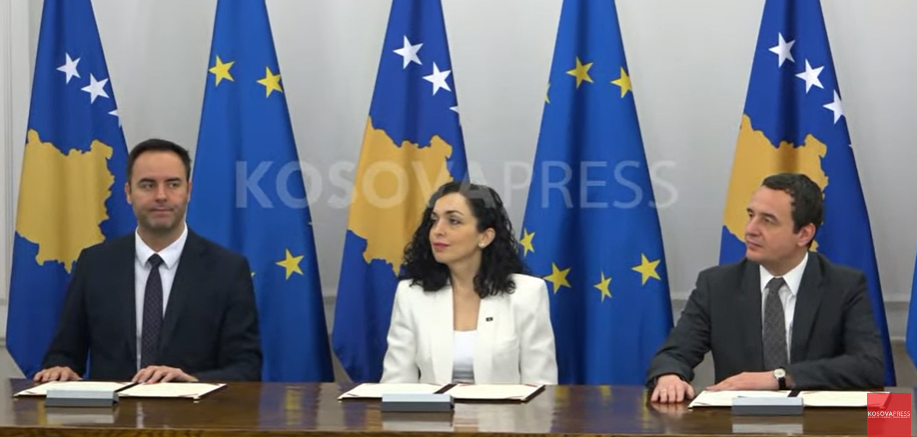 Kosovo signs the application for the membership in the EU