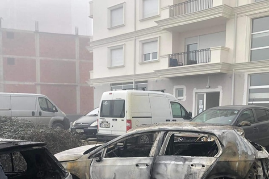 Five cars are burned in Peja