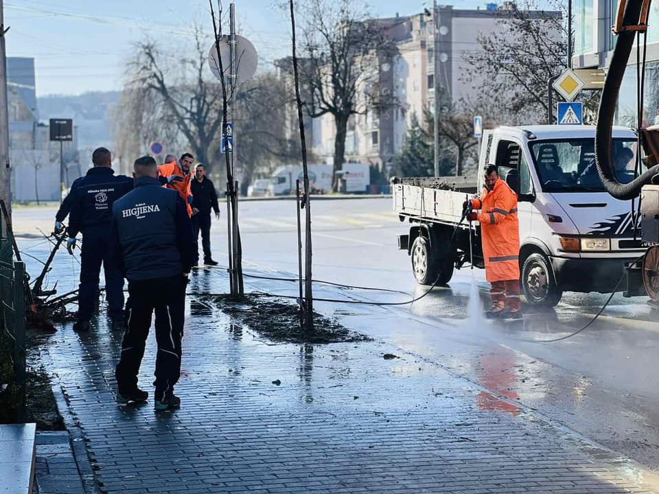 ​Public waste management companies come together to help Skenderaj