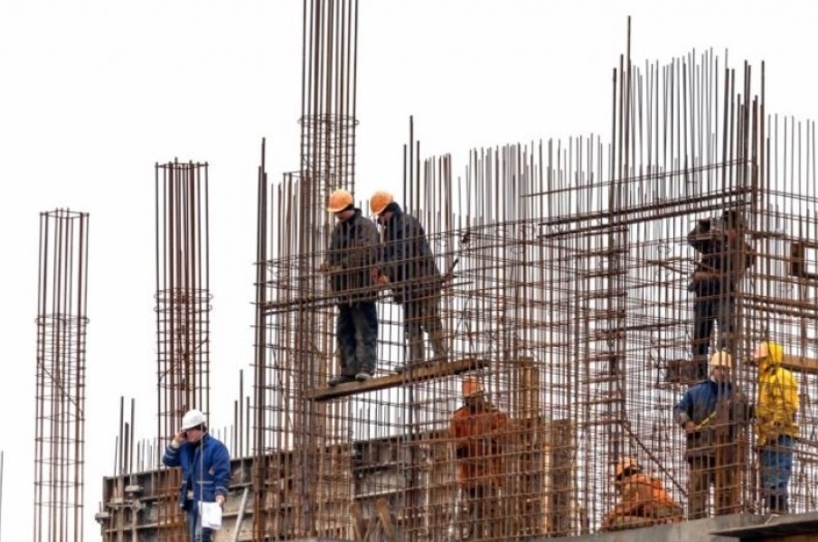 A worker falls from a building at a construction site, the company owners get arrested